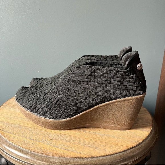 Bernie Mev Sexy Wedge Pump - Picture 1 of 8